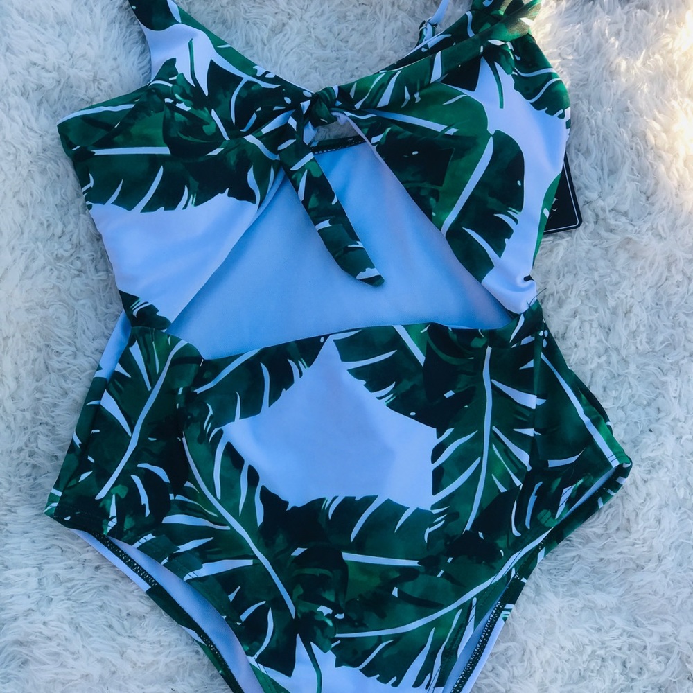 Bathing suits - Picture 4 of 6